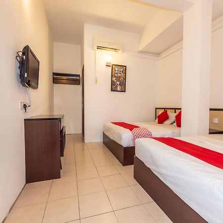 Oyo 1192 Hash House Hotel Malacca Extérieur photo